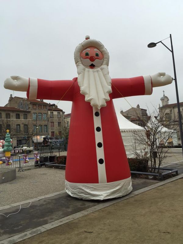 Louer notre père Noël géant gonflable - Loc Gonflables