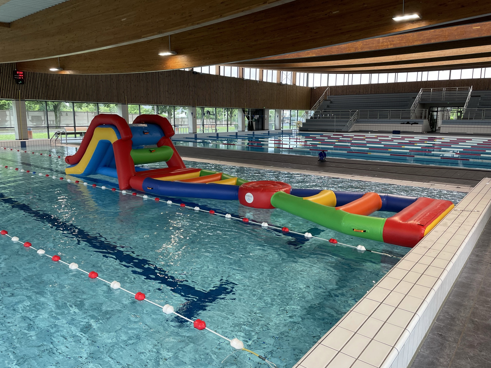 location de jeux aquatiques gonflables - LE PARCOURS FLOTTANT